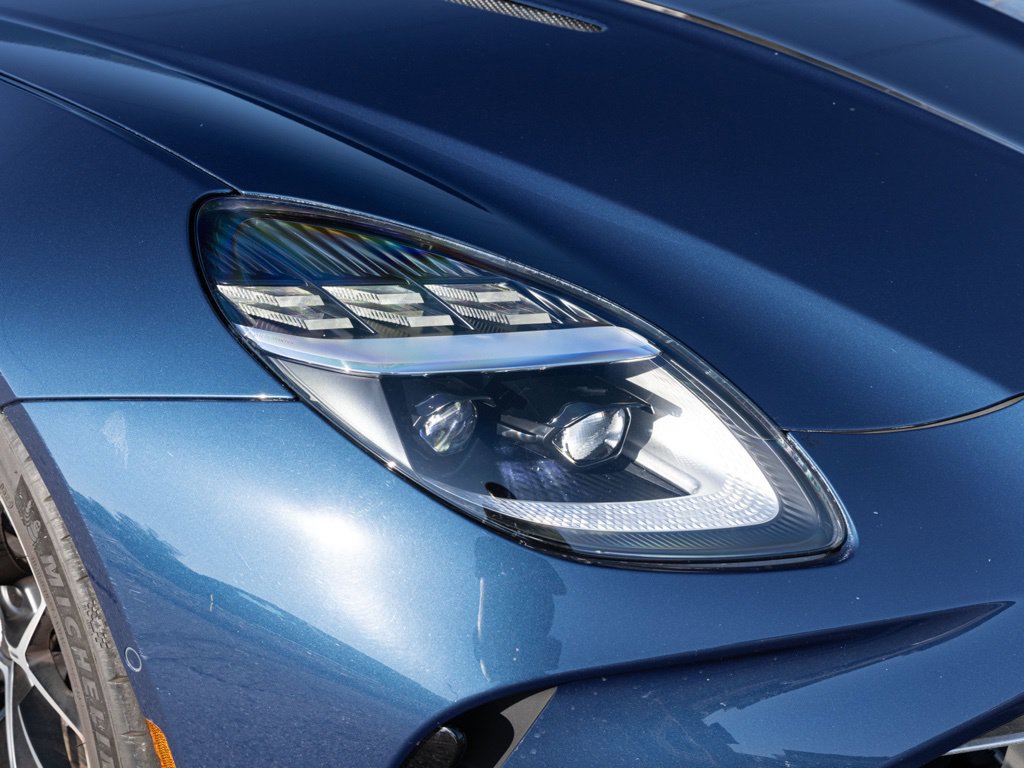 Used 2025 Aston Martin V8 Vantage Coupe RWD image 16