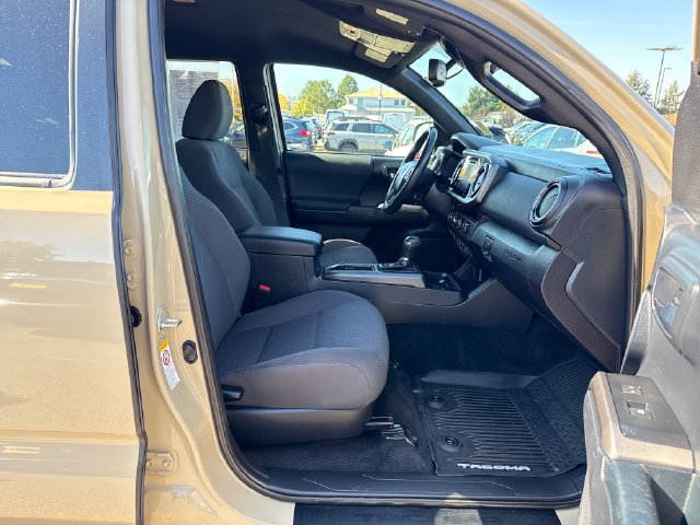 Used 2018 Toyota Tacoma TRD Sport w/ Technology Package AWD/4WD image 9