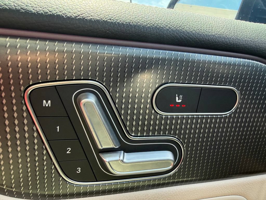 Used 2022 Mercedes-Benz GLB 250 4MATIC image 16