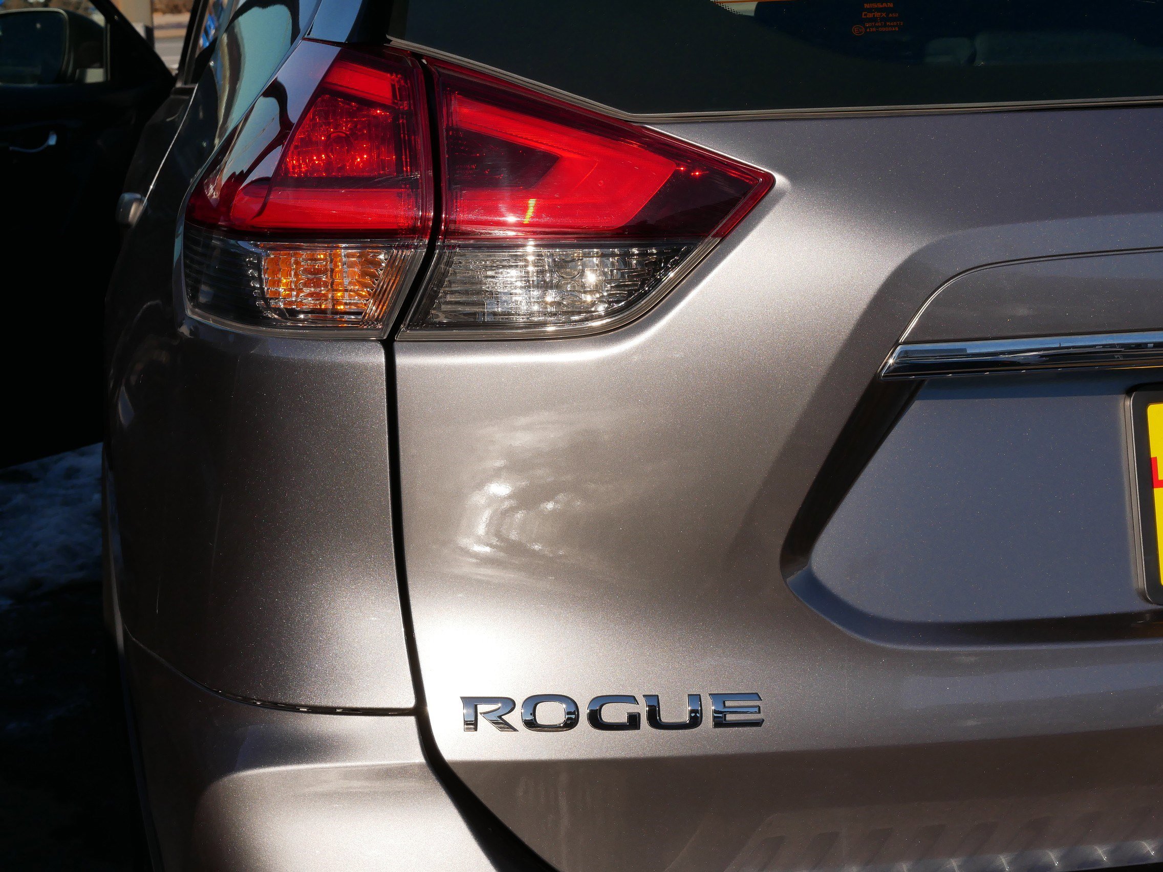 Used 2018 Nissan Rogue S image 17