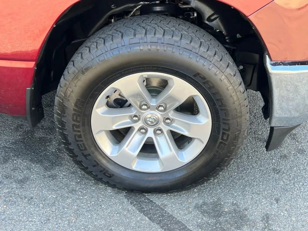Used 2024 RAM 1500 Laramie RWD image 31