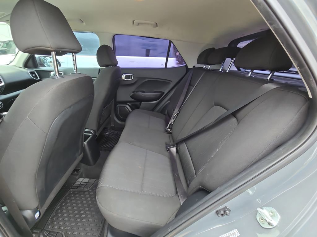 Used 2021 Hyundai Venue SE FWD image 13