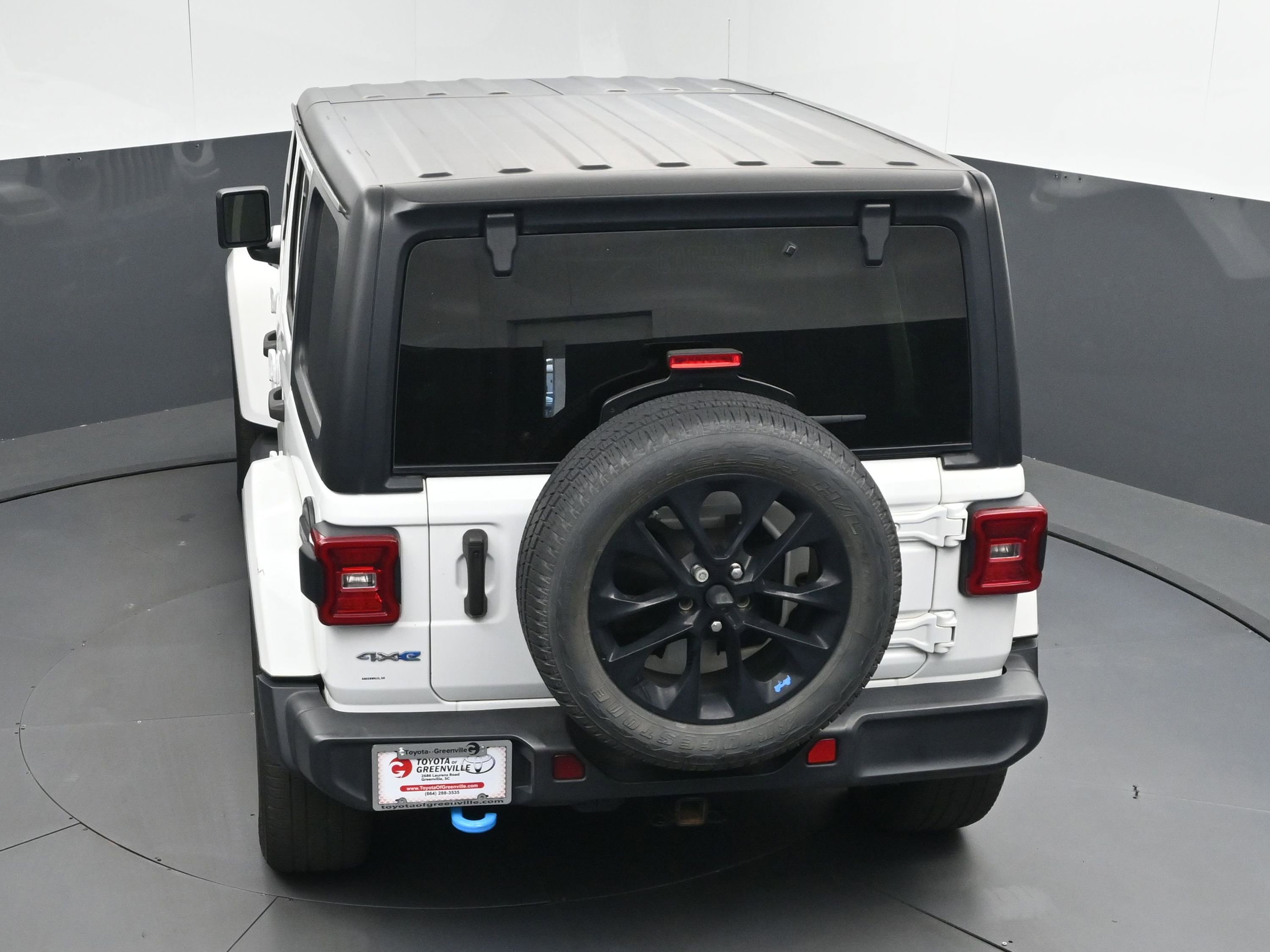 Used 2022 Jeep Wrangler Unlimited Sahara w/ Cold Weather Group image 35