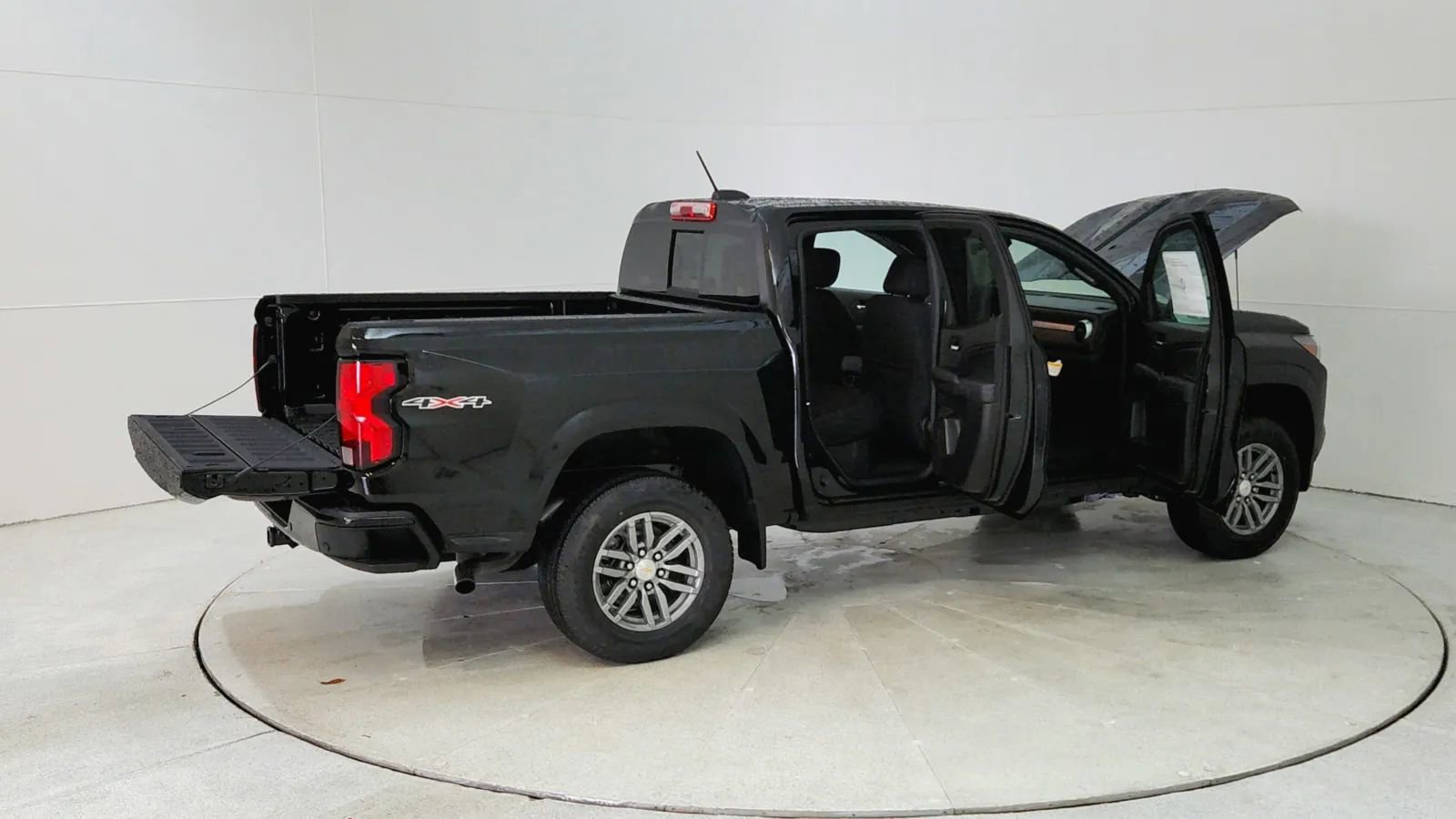 Used 2024 Chevrolet Colorado LT w/ LT Convenience Package image 12