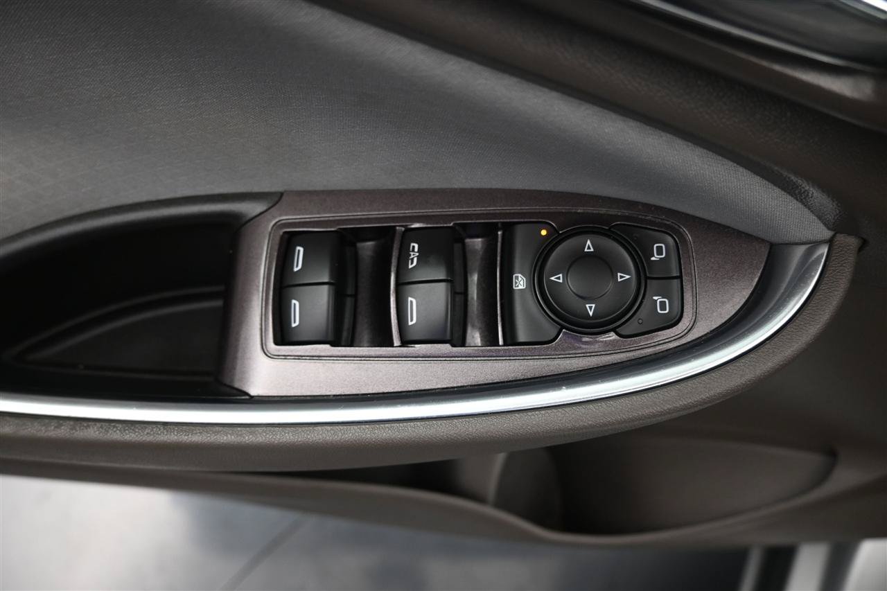 Used 2020 Chevrolet Malibu LT FWD image 12