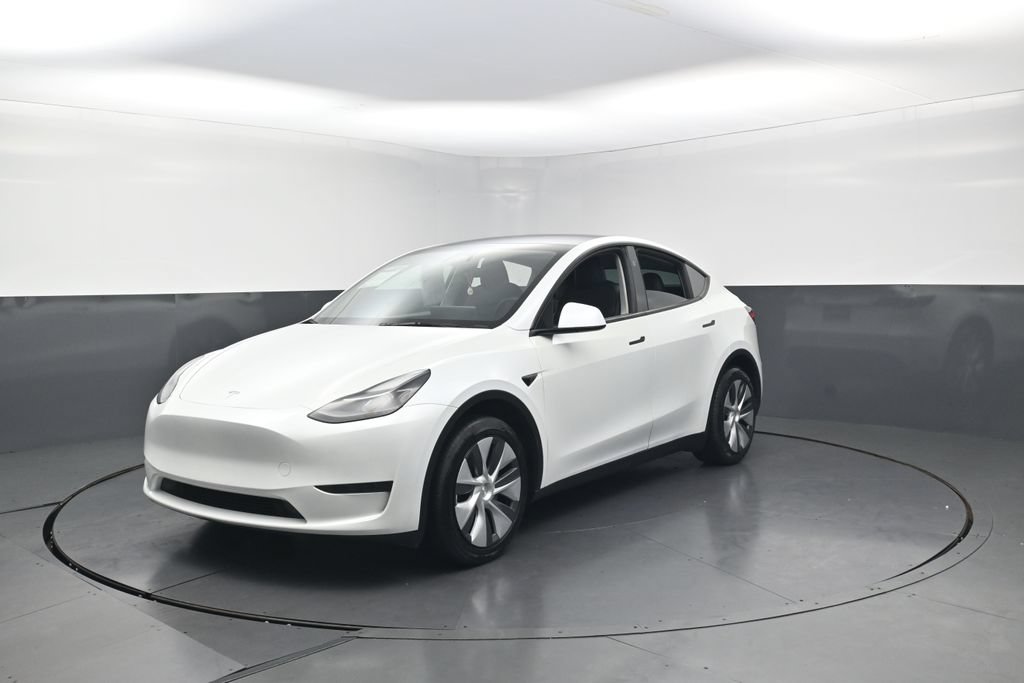 Used 2024 Tesla Model Y 2WD image 40
