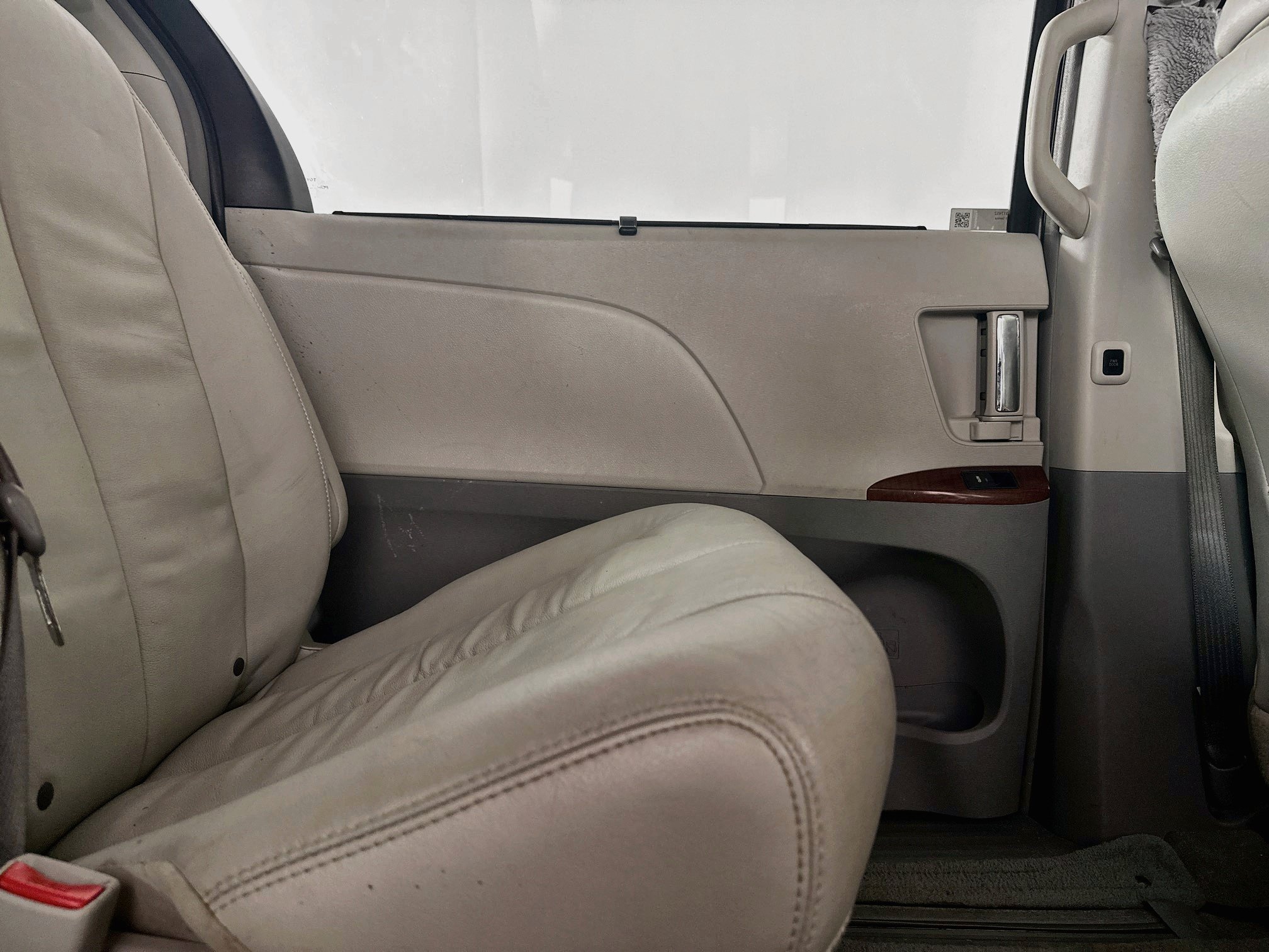 Used 2013 Toyota Sienna XLE FWD image 27