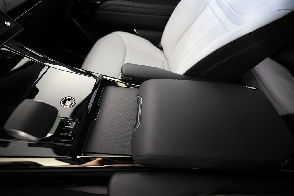 Used 2025 Land Rover Range Rover Sport Dynamic SE image 40