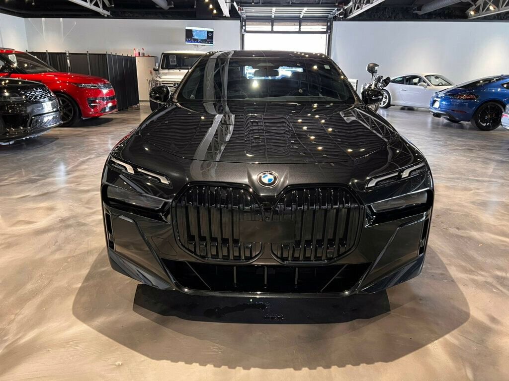 Used 2023 BMW 740i w/ Parking Assistance Package image 8