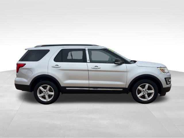 Used 2017 Ford Explorer XLT AWD/4WD image 8