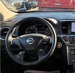 Used 2019 Nissan Pathfinder SL AWD/4WD image 16
