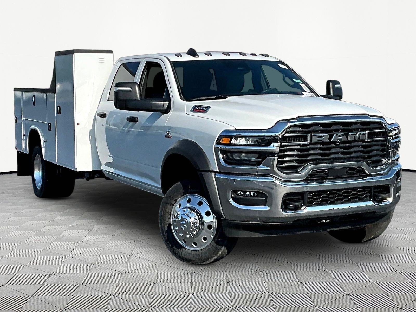 New 2026 RAM 5500 Tradesman w/ Chrome Appearance Group AWD/4WD image 3