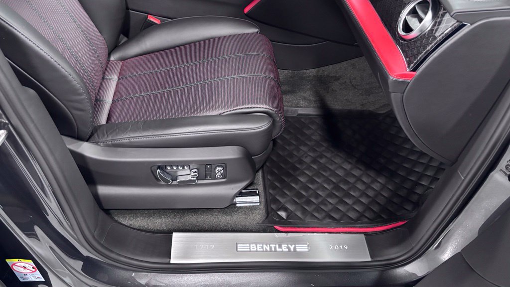 Used 2020 Bentley Bentayga AWD/4WD image 21
