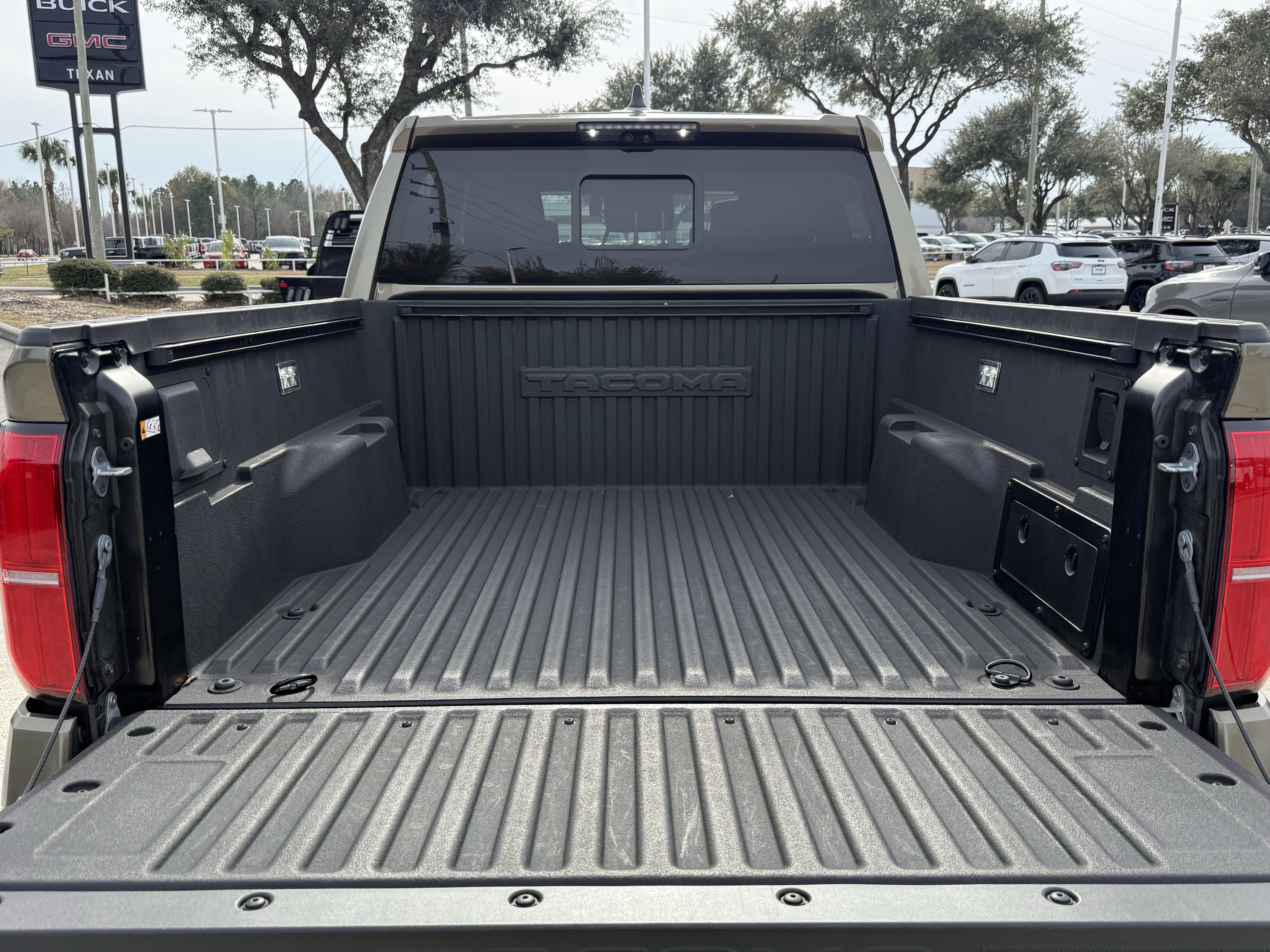 Used 2025 Toyota Tacoma 4x4 Double Cab image 32