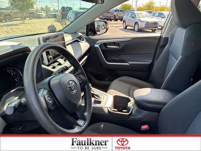 Used 2025 Toyota RAV4 XLE AWD/4WD image 25