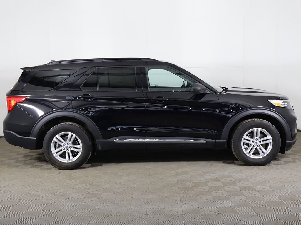 Used 2024 Ford Explorer XLT w/ Equipment Group 202A AWD/4WD image 17