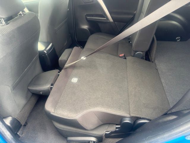 Used 2016 Toyota RAV4 LE AWD/4WD image 19