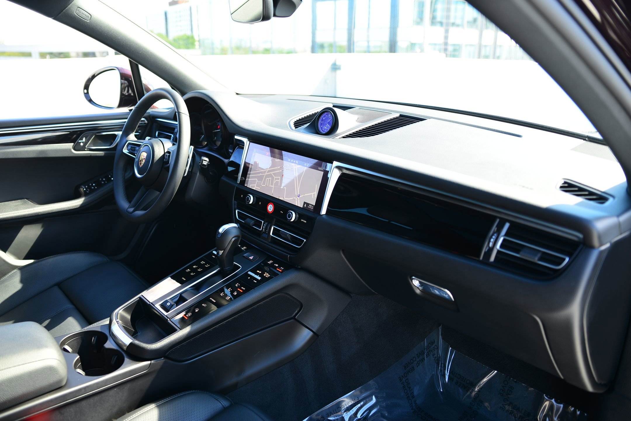 Certified 2025 Porsche Macan image 25