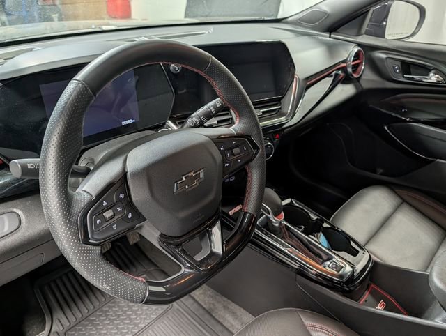 Used 2025 Chevrolet Trax RS image 17