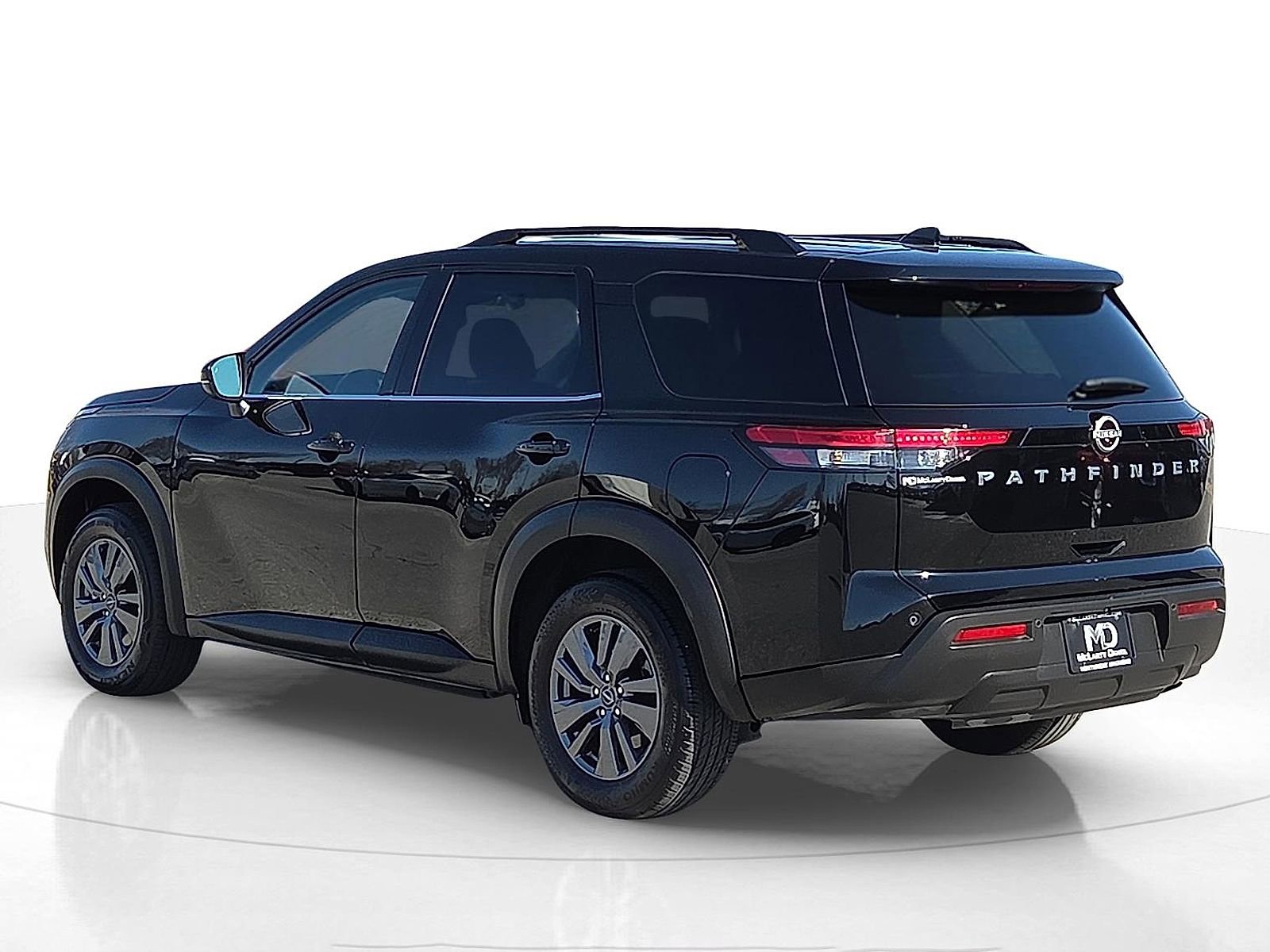 Used 2025 Nissan Pathfinder SV image 4