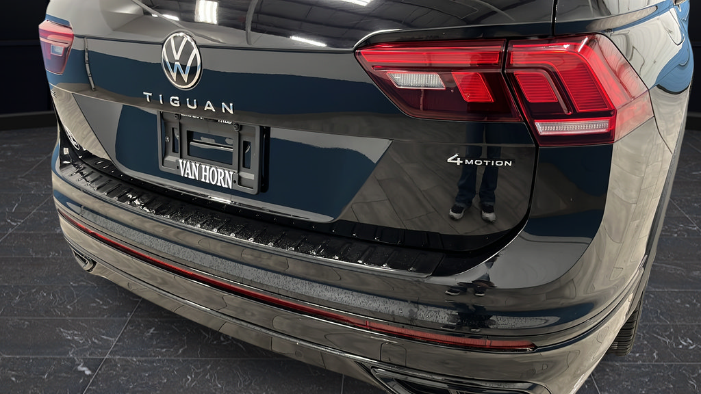 Used 2024 Volkswagen Tiguan SE R-Line AWD/4WD image 33