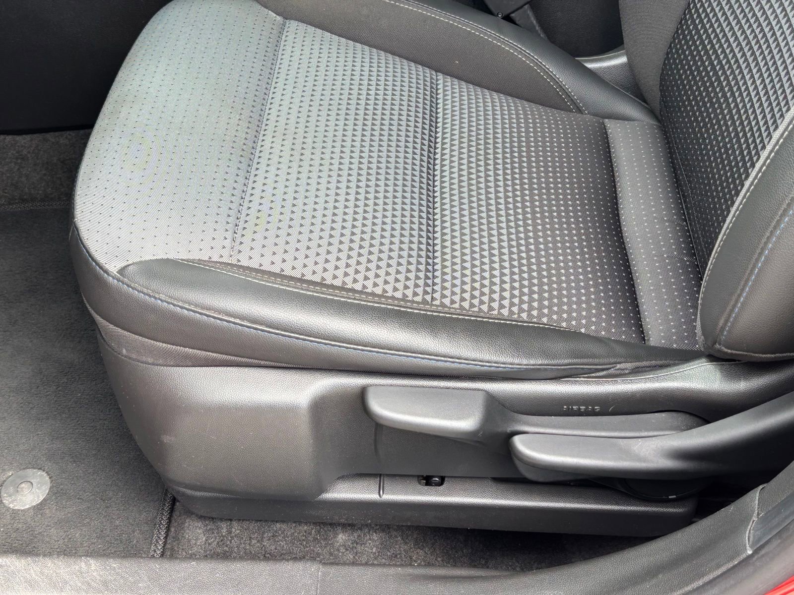 Used 2024 Chevrolet Trax LT FWD image 15