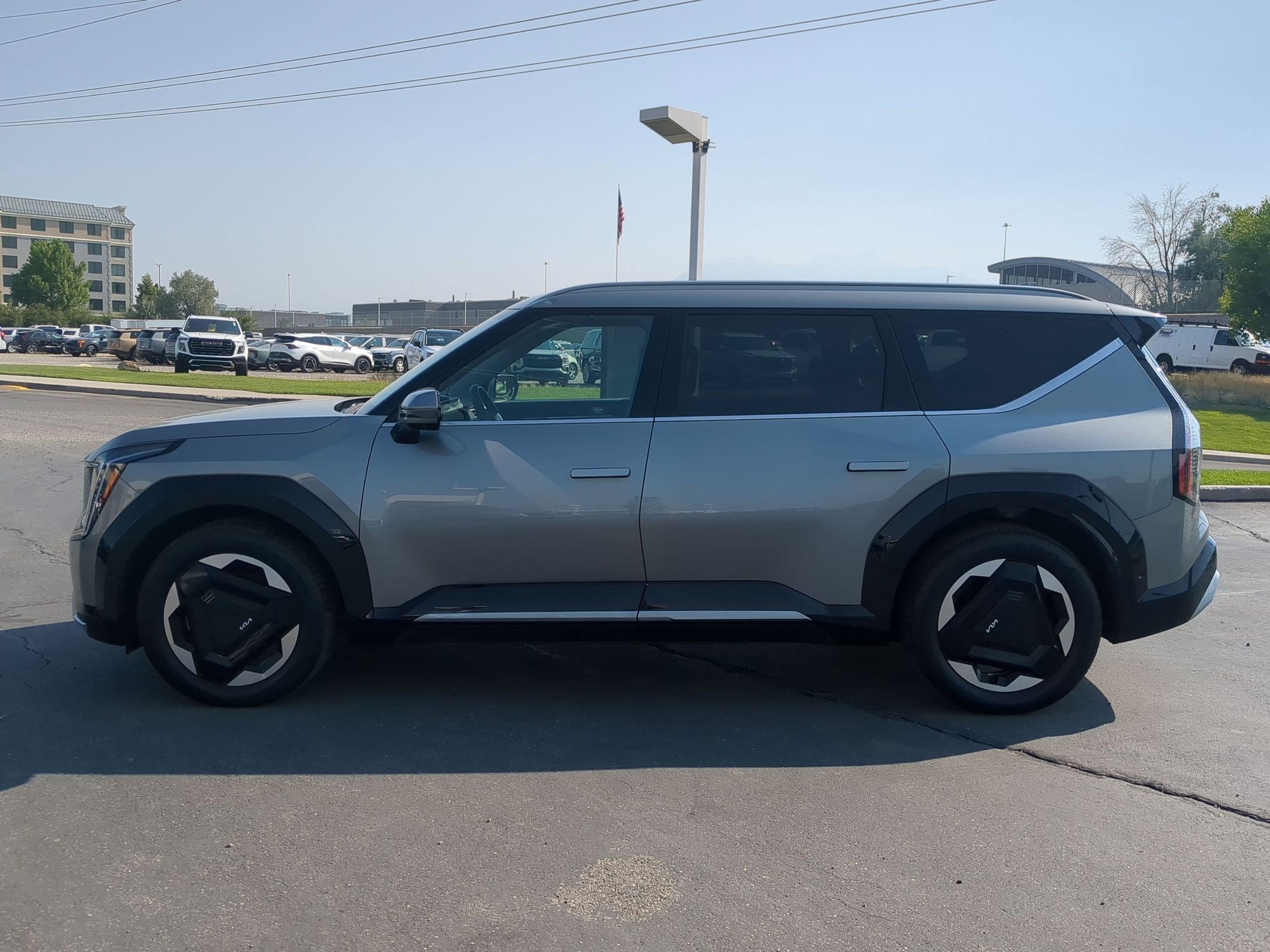 Certified 2024 Kia EV9 Land AWD/4WD image 2