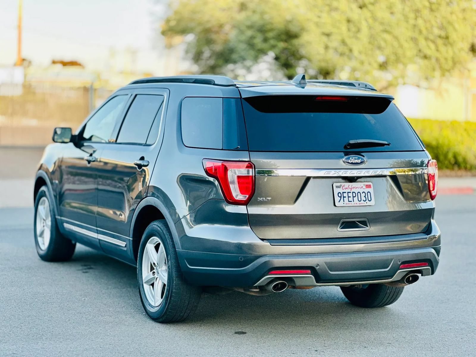Used 2018 Ford Explorer XLT FWD image 6
