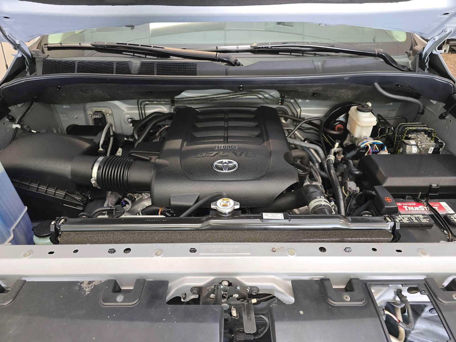 Used 2019 Toyota Tundra Limited w/ Limited Premium Package AWD/4WD image 9