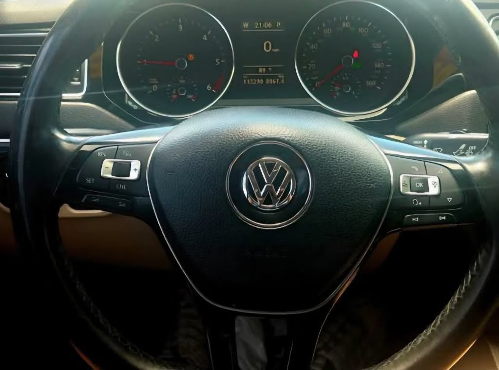 Used 2015 Volkswagen Jetta TDI SEL FWD image 12