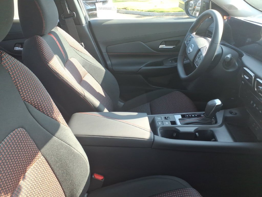 New 2026 Nissan Sentra SR w/ Floor Mat Package FWD image 6