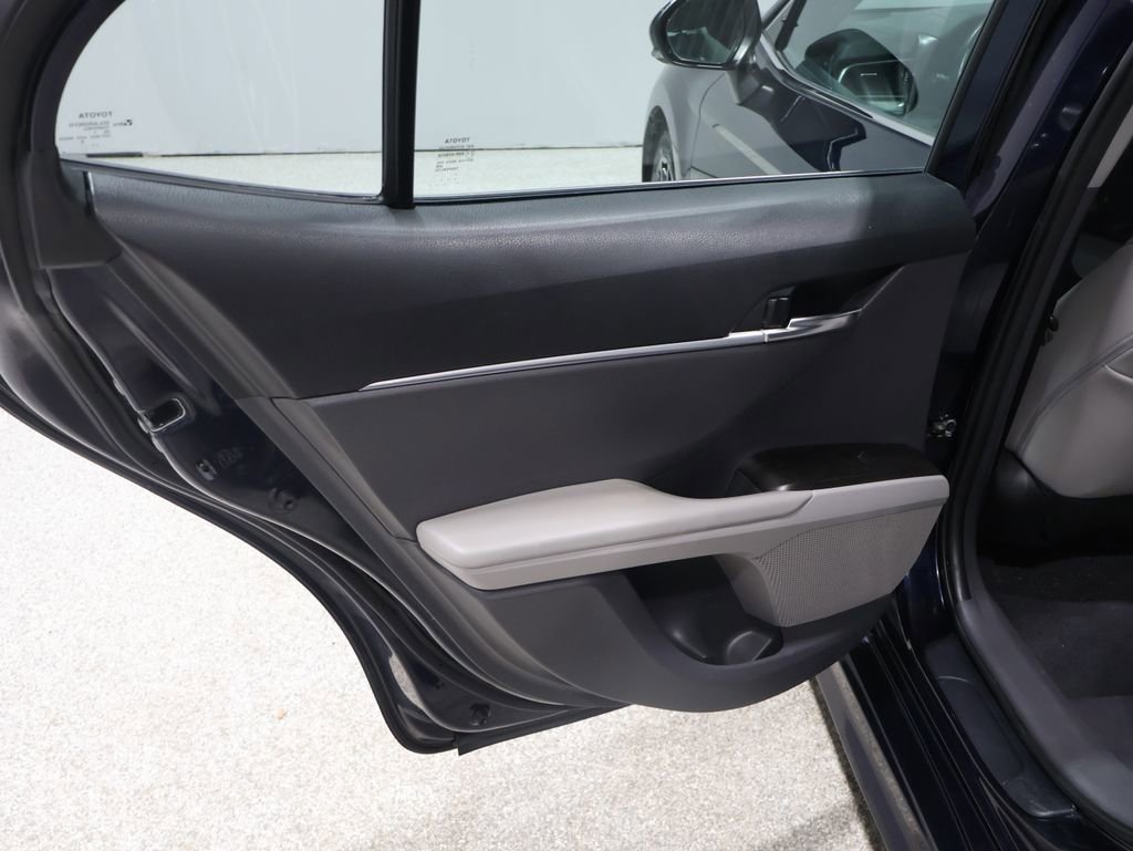 Used 2022 Toyota Camry SE image 19