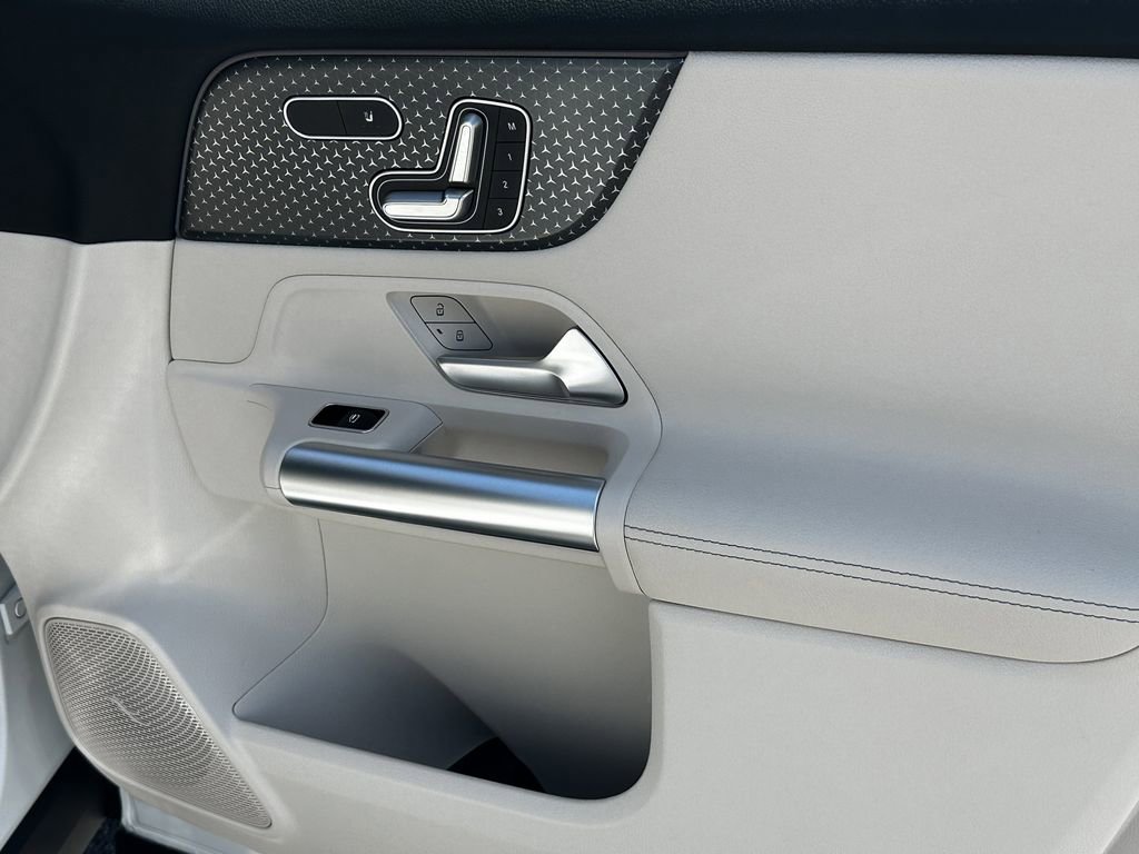 Certified 2025 Mercedes-Benz GLA 250 4MATIC image 16