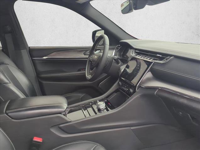 Used 2023 Jeep Grand Cherokee Overland image 24