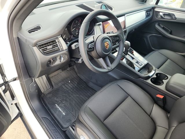 New 2026 Porsche Macan image 4