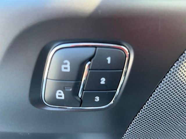 Used 2026 Lincoln Nautilus Premier image 11