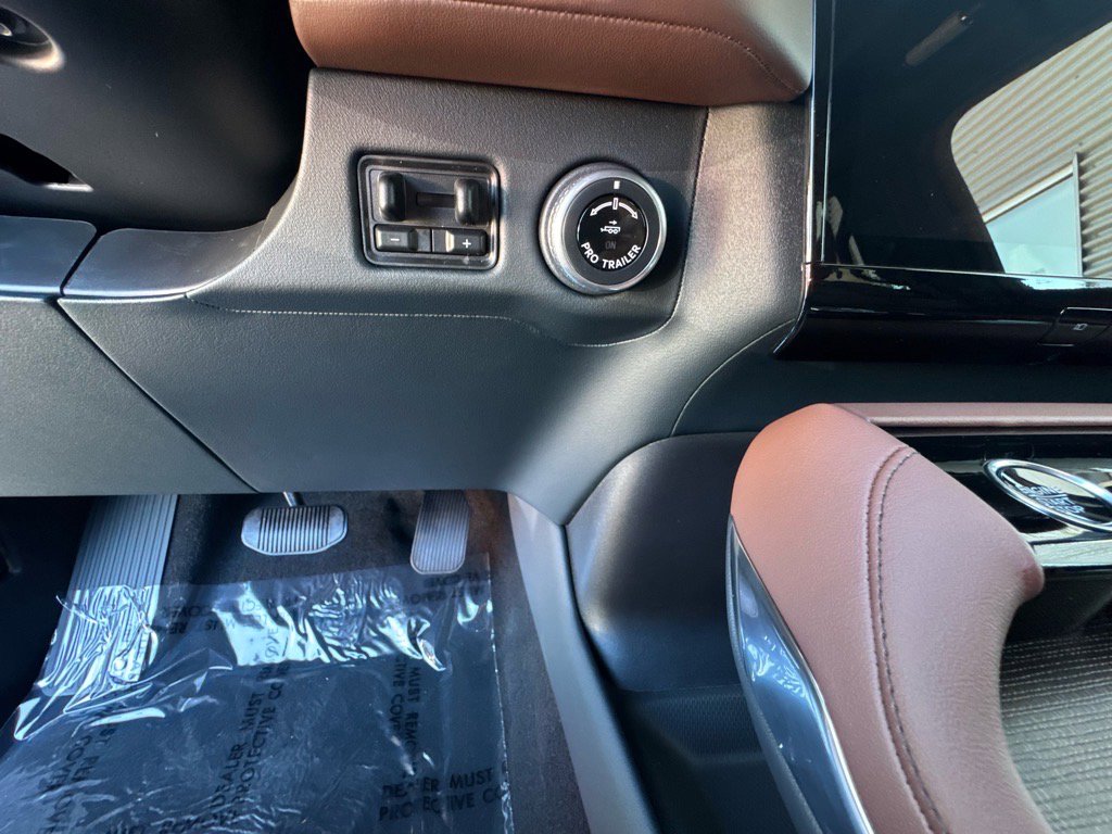 New 2025 Lincoln Navigator Reserve image 35