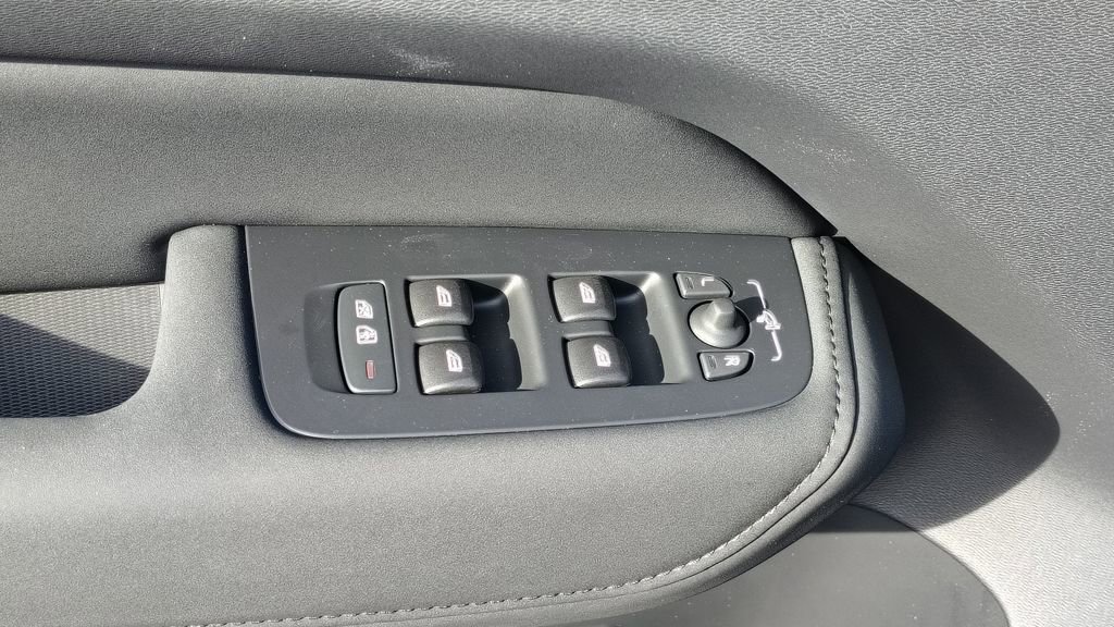 New 2026 Volvo XC60 B5 Ultra w/ Protection Package Premier image 9