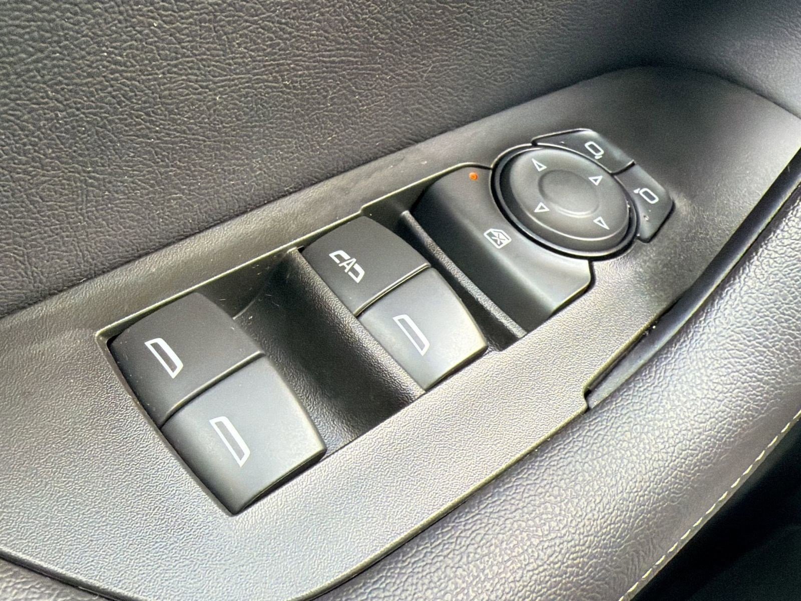 Used 2025 Chevrolet Blazer LT FWD image 27