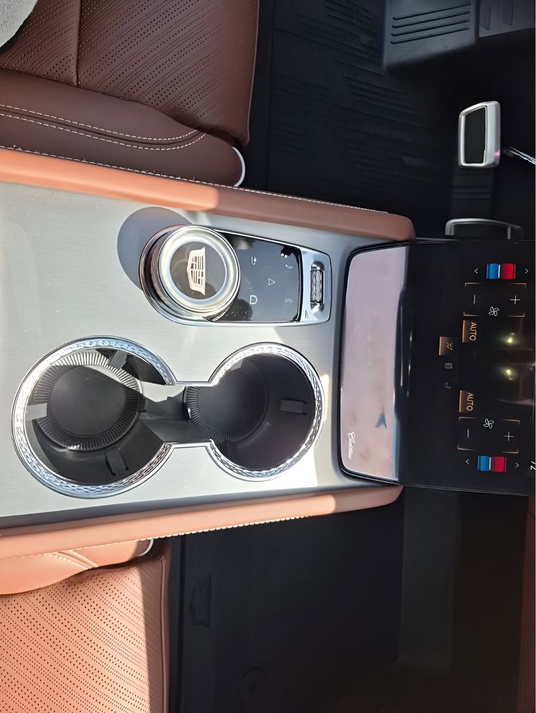 New 2026 Cadillac Vistiq Platinum w/ LPO, Floor Liner Package image 41