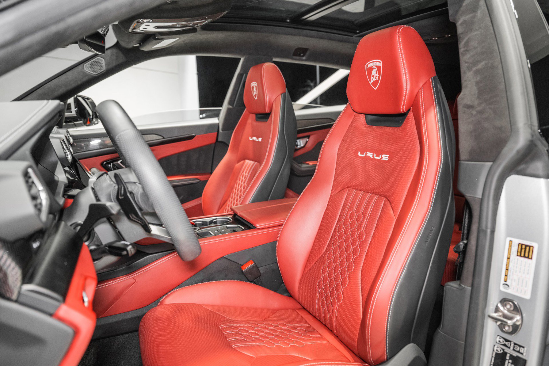 Used 2024 Lamborghini Urus S image 18