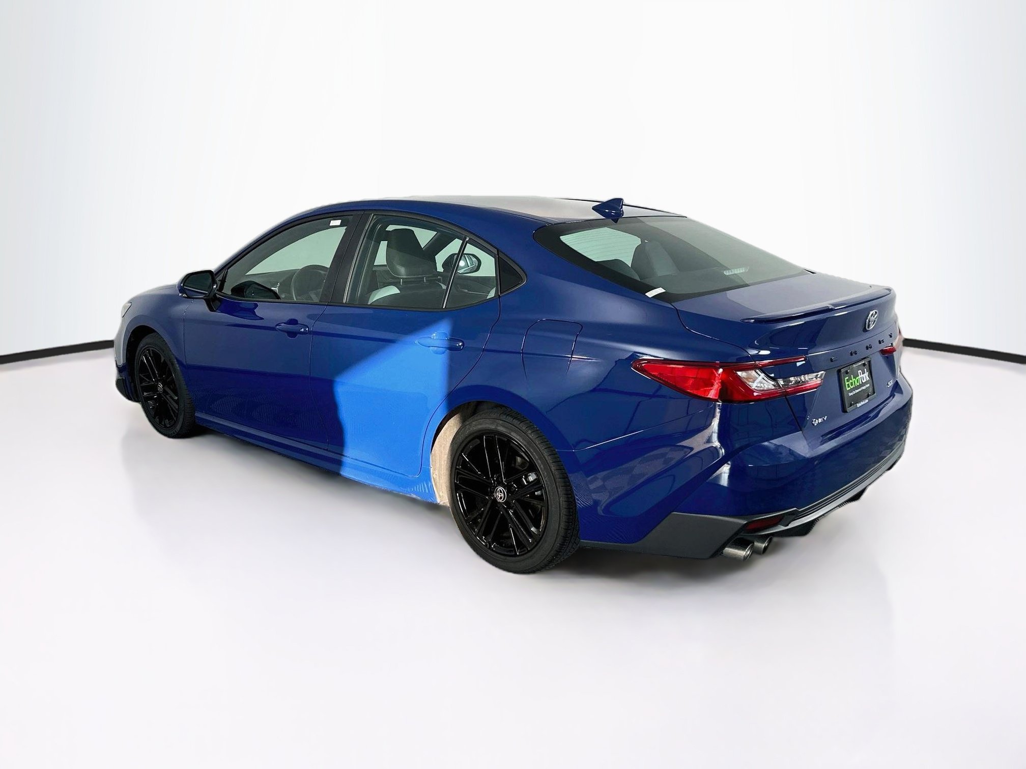 Used 2026 Toyota Camry SE FWD image 5