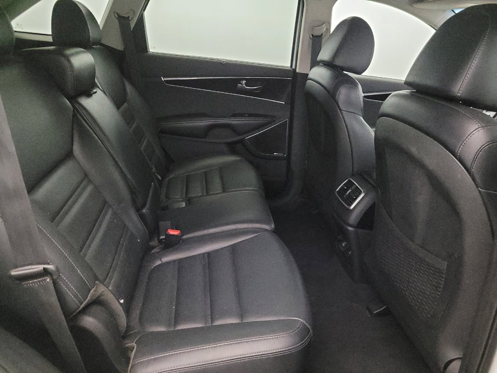 Used 2019 Kia Sorento SX image 19