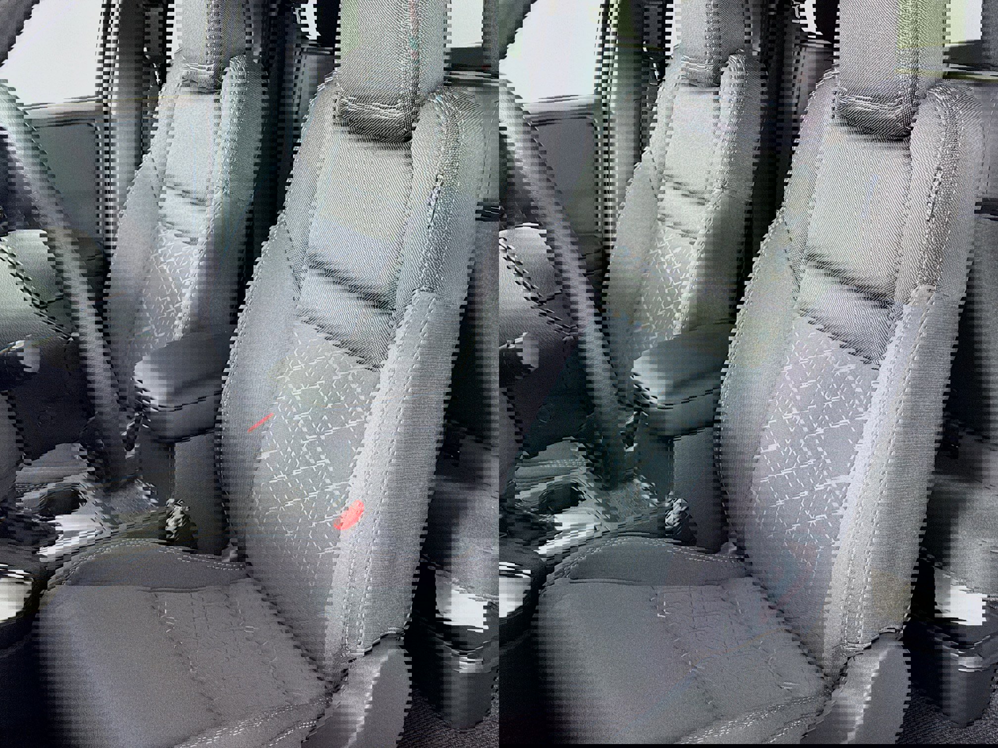 Used 2025 Nissan Frontier SV image 21