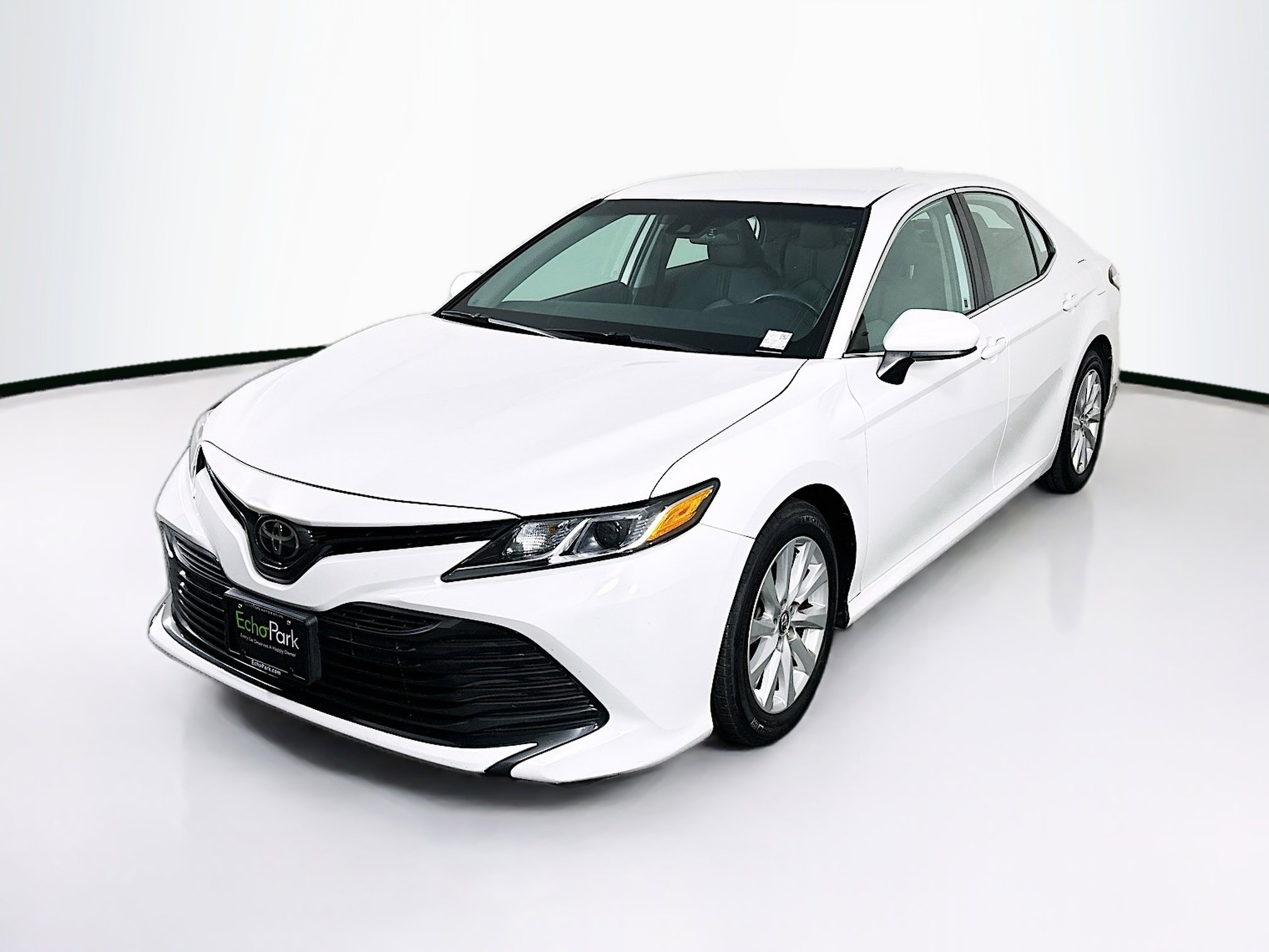 Used 2020 Toyota Camry LE image 3