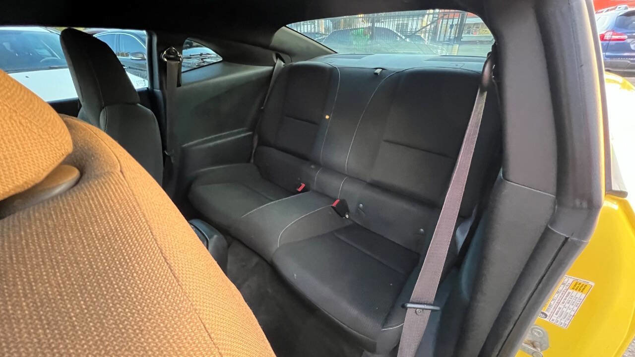 Used 2015 Chevrolet Camaro LT w/ 1LT Preferred Package image 16