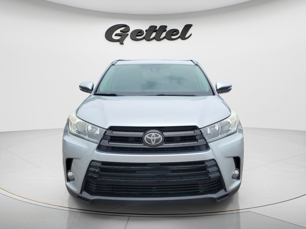 Certified 2018 Toyota Highlander SE FWD image 2