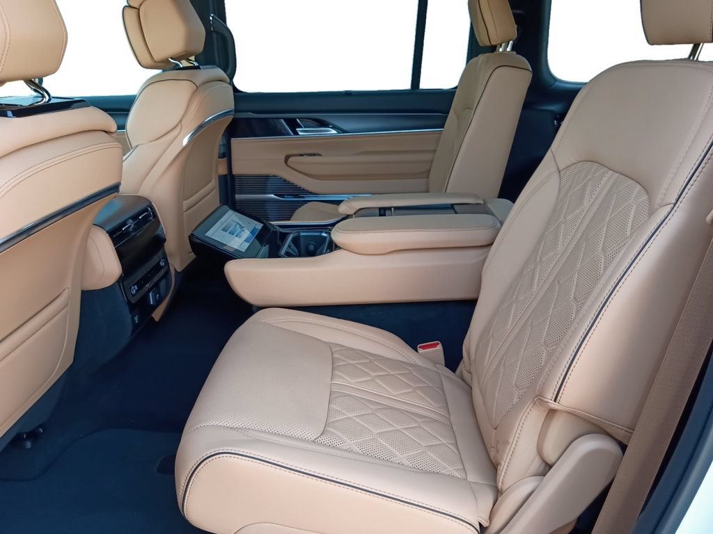 New 2026 Jeep Grand Wagoneer Summit AWD/4WD image 22