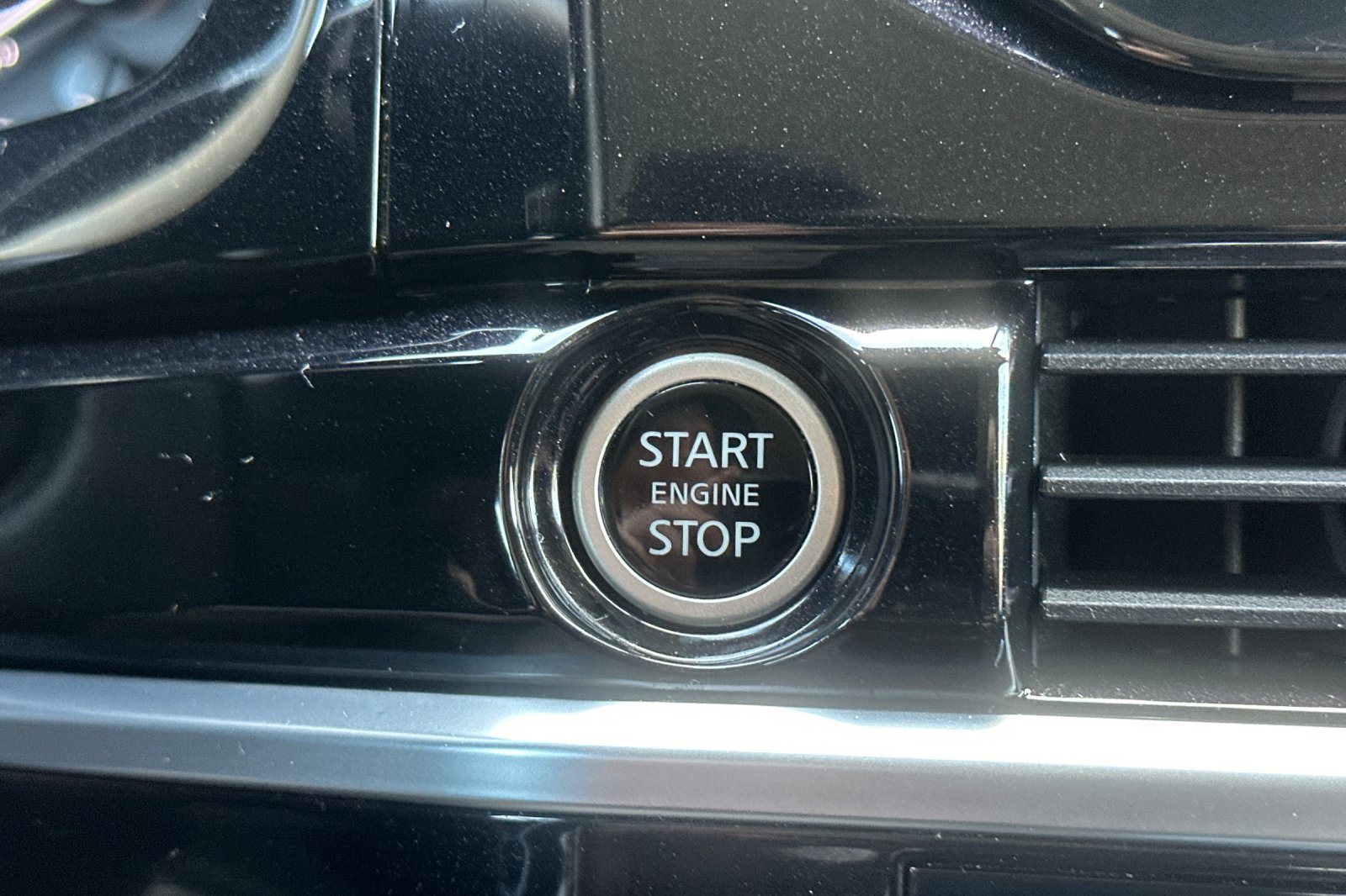 Used 2023 Nissan Pathfinder SV image 24