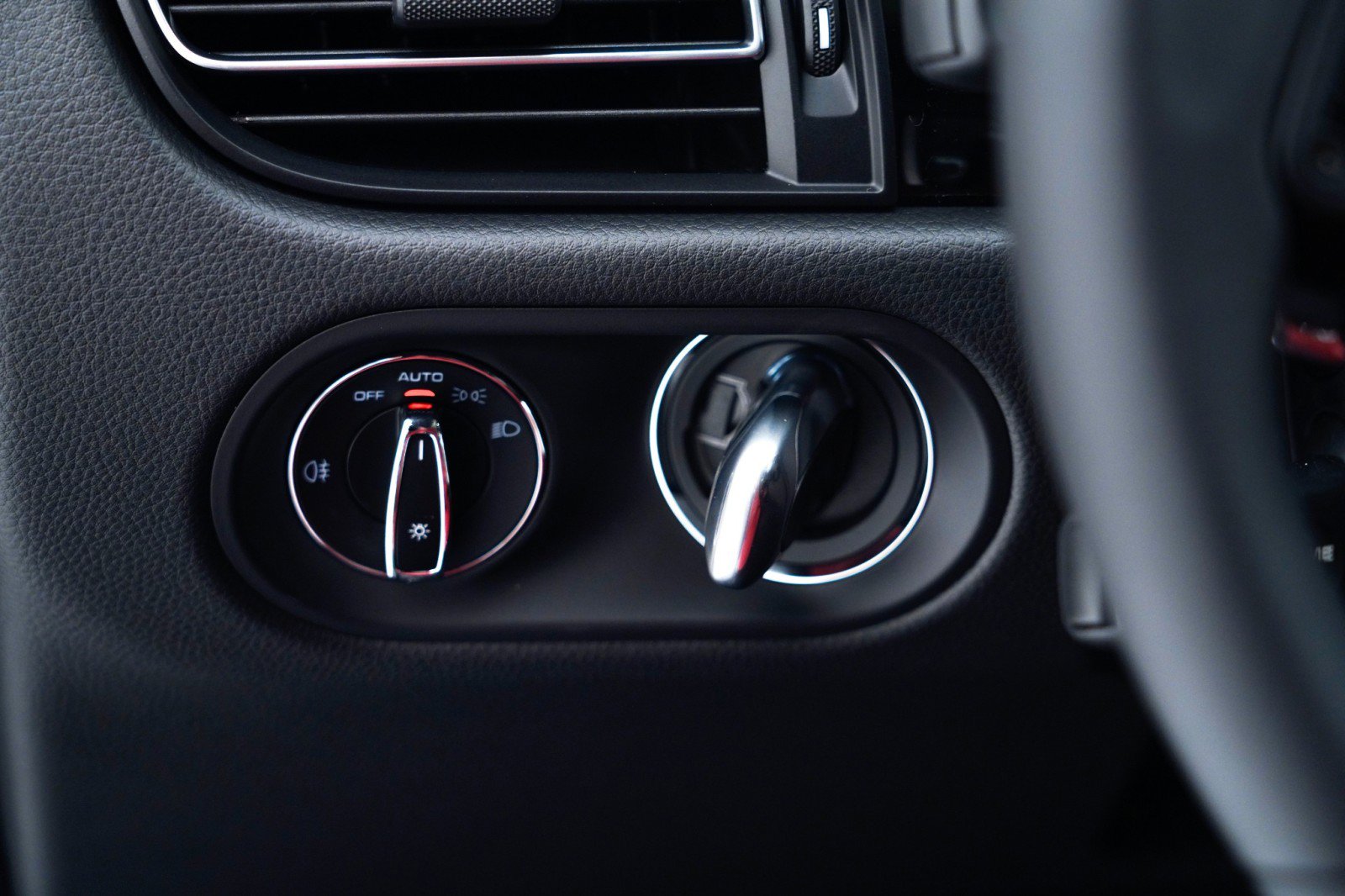 New 2026 Porsche Macan image 30